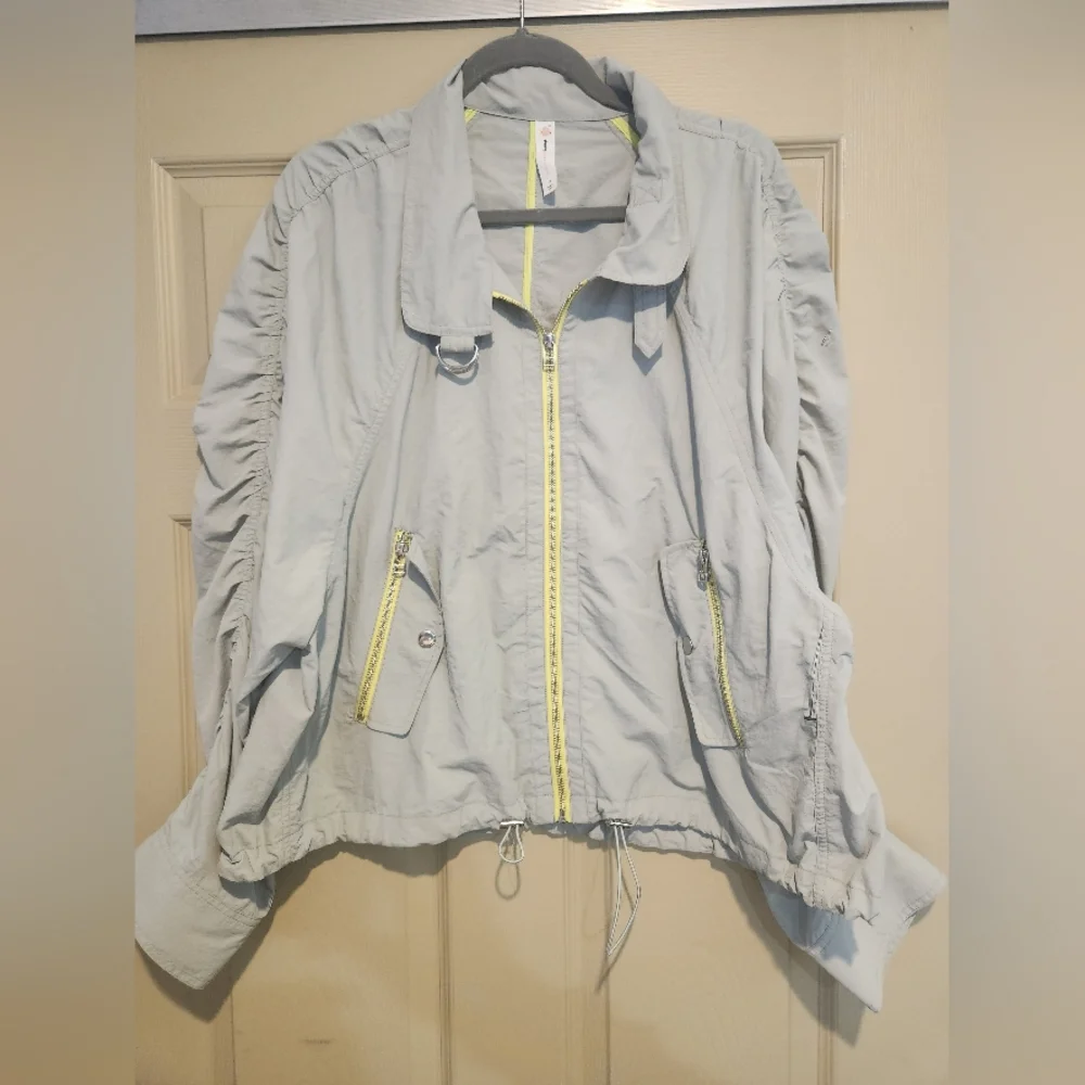 NWOT Daily Practice Anthropologie Windbreaker Size Medium - Picture 8 of 13